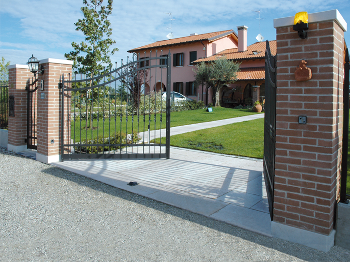 Комплект автоматики для двухстворчатых распашных ворот на основе приводов FA70230CB+FA70230 (радиоуправление, фотоэлементы) (5 из 5)