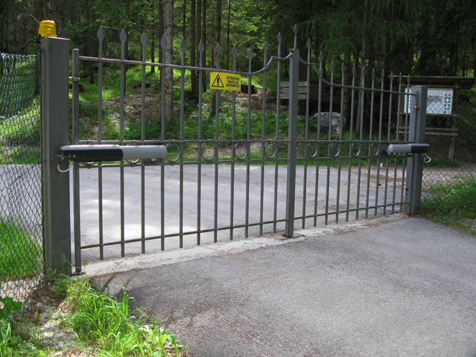 Комплект автоматики для двухстворчатых распашных ворот на основе привода А5000А (блок управления ZF1N, радиоуправление с динамическим кодом, фотоэлементы) (6 из 6)