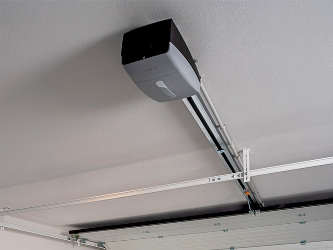 Комплект автоматики для секционных ворот высотой до 2,25 м на основе привода VER10DMS (встроенный блок управления, радиоуправление с фиксированным кодом, направляющий профиль)