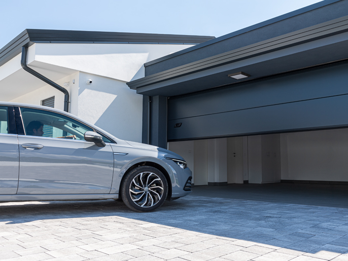 Комплект автоматики для секционных ворот высотой до 2,25 м на основе привода VER13DMS (встроенный блок управления, радиоуправление с фиксированным кодом, направляющий профиль)